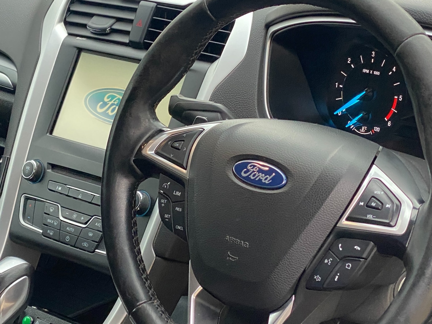 Used Ford Mondeo 2015 for sale - 76950922: Photo 11