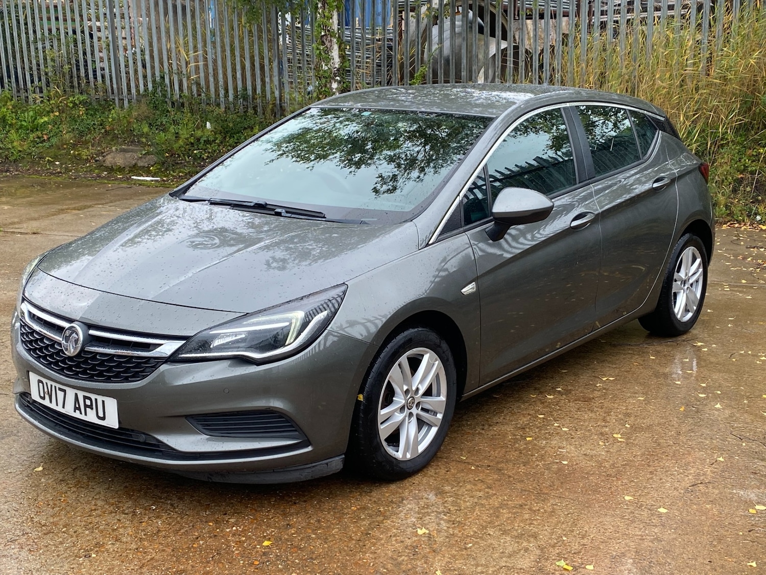 Used Vauxhall Astra 2017 for sale - 76196754: Photo 2
