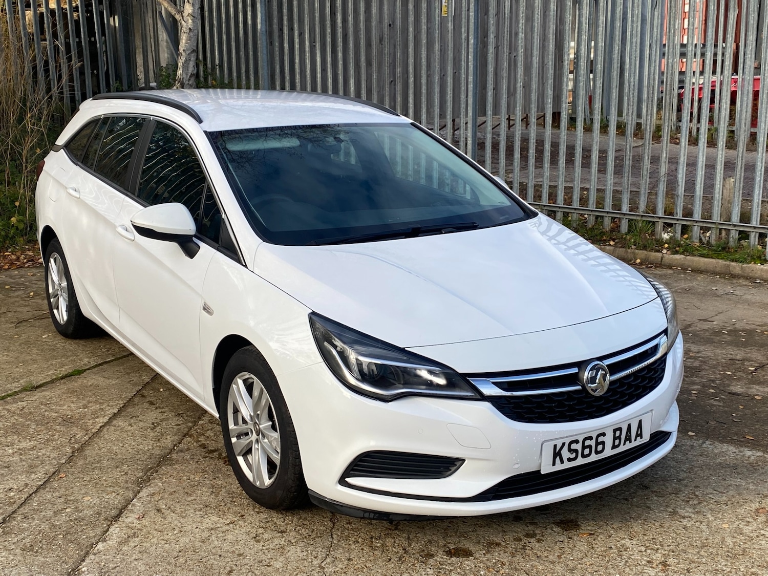 Used Vauxhall Astra 2016 for sale - 76571051: Photo 1