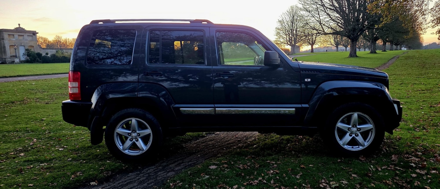 Used Jeep Cherokee 2010 for sale - 76670738: Photo 25
