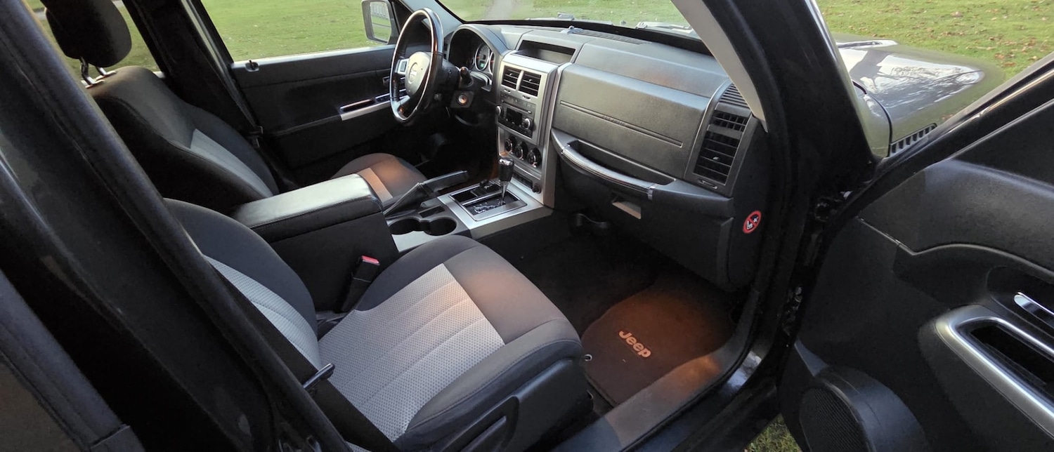 Used Jeep Cherokee 2010 for sale - 76670738: Photo 28