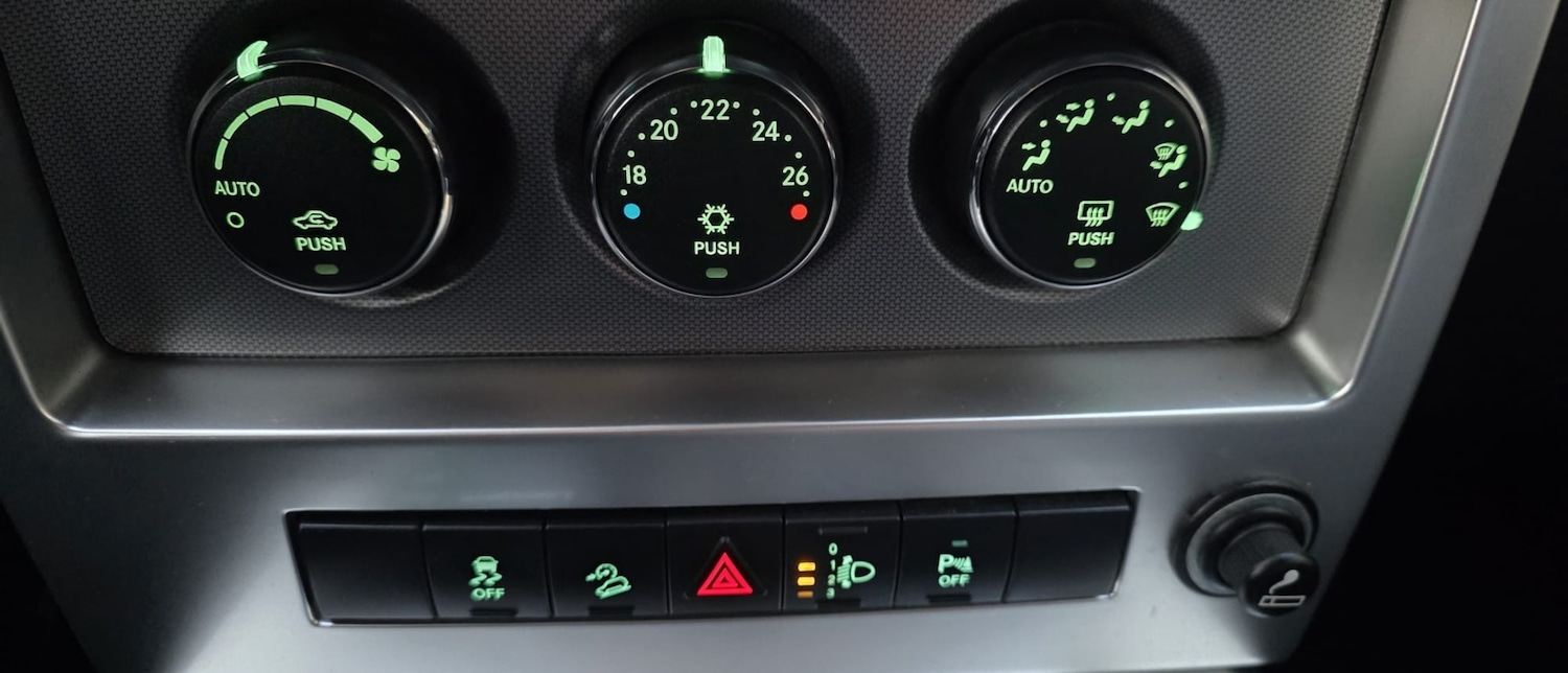 Used Jeep Cherokee 2010 for sale - 76670738: Photo 34