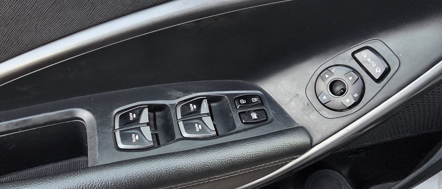 Used Hyundai Santa Fe 2017 for sale - 77669210: Photo 35