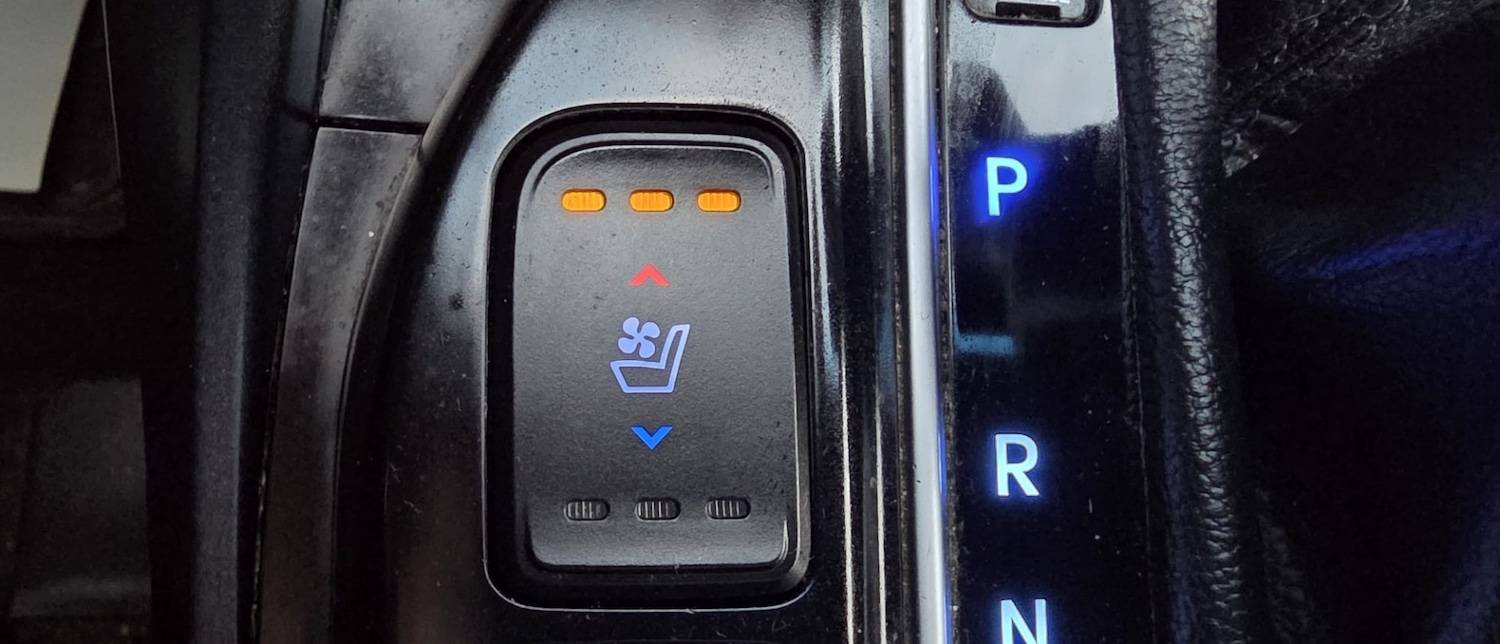 Used Hyundai Santa Fe 2017 for sale - 77669210: Photo 42