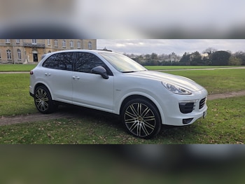 Used Porsche Cayenne 2017 for sale - 76758943: Photo