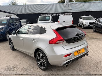 Used Volvo V40 2019 for sale - 79777513: Photo