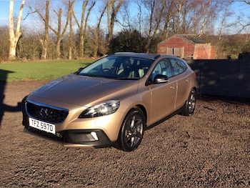 Used Volvo V40 2014 for sale - 77274675: Photo