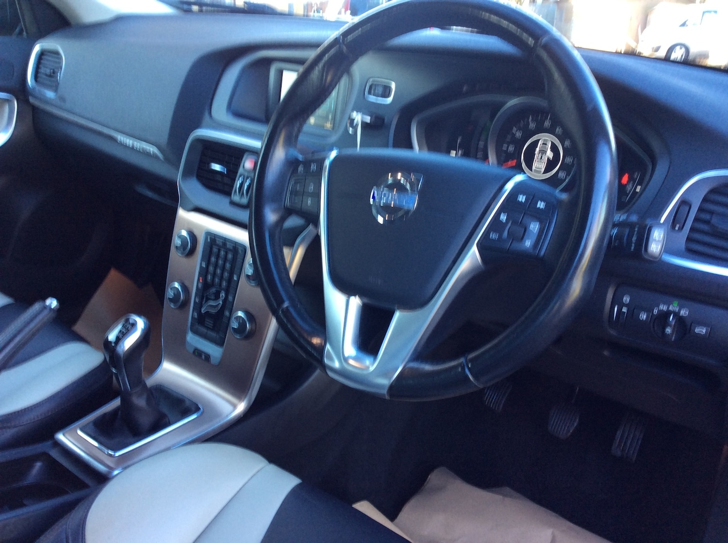 Used Volvo V40 2014 for sale - 77274675: Photo 8