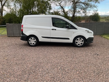 Used Ford Transit Courier 2017 for sale - 78656664: Photo