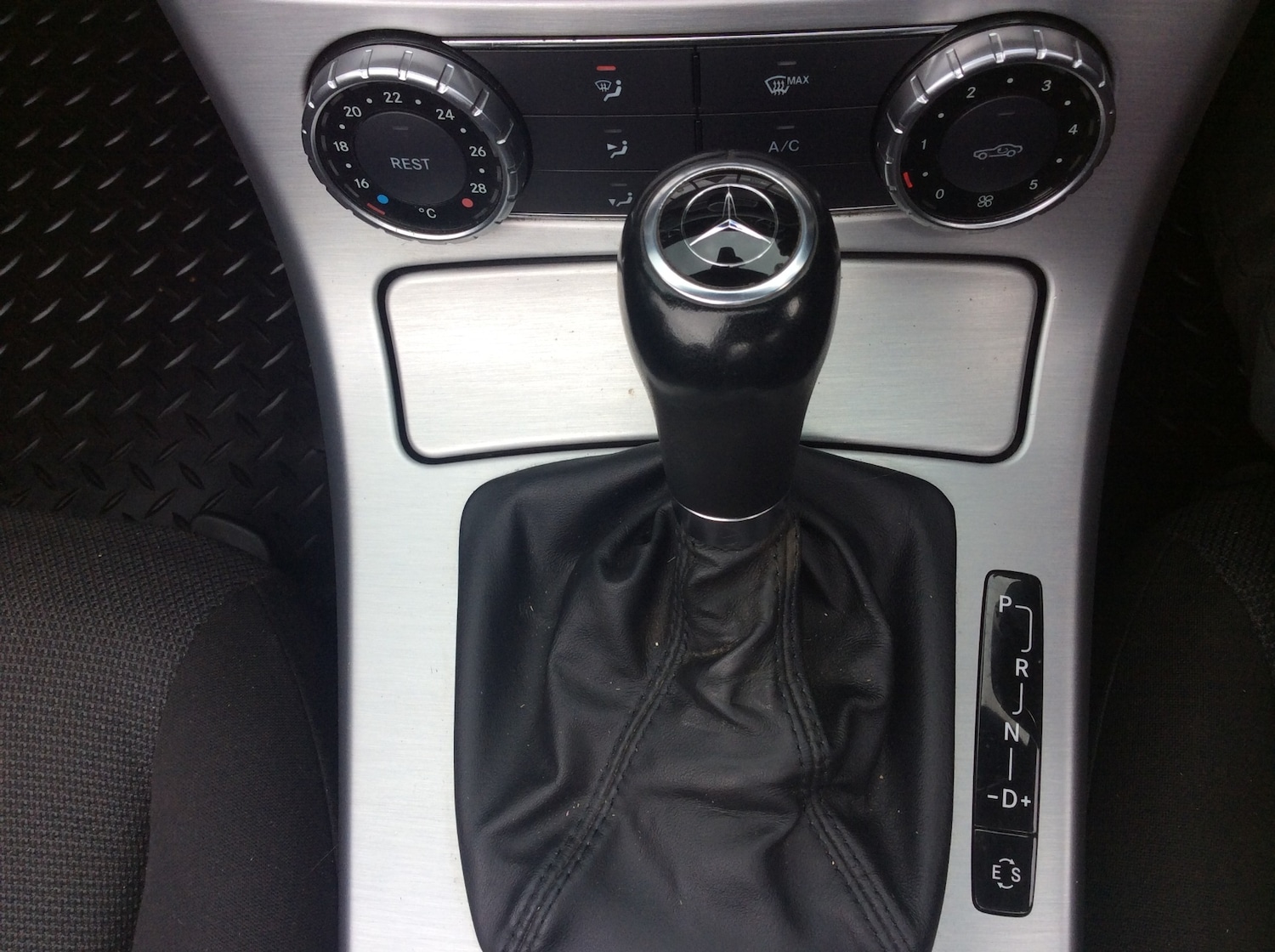 Used Mercedes-Benz SLK 2012 for sale - 76366744: Photo 19