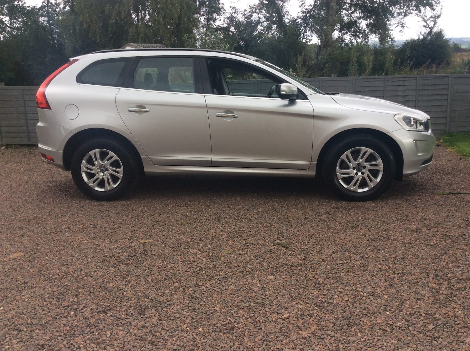 Used Volvo XC60 2017 for sale - 76332759: Photo 2