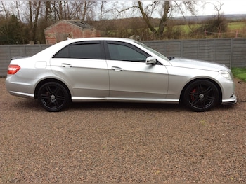 Used Mercedes-Benz E Class 2013 for sale - 76931759: Photo