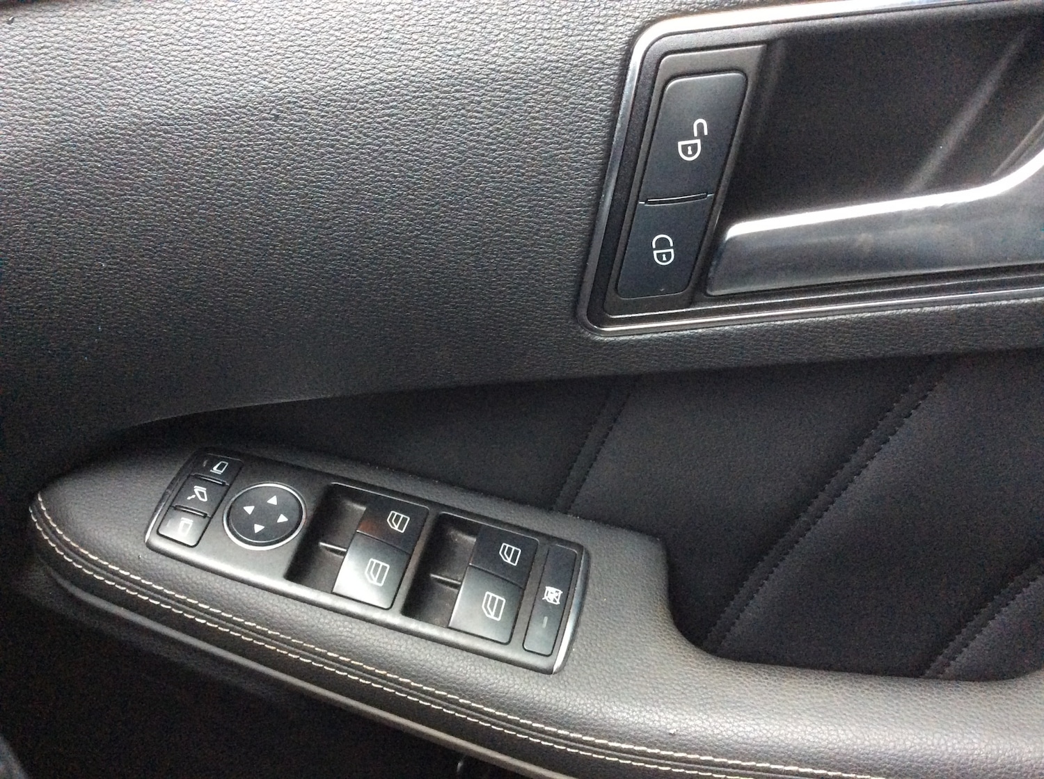 Used Mercedes-Benz E Class 2013 for sale - 76931759: Photo 40