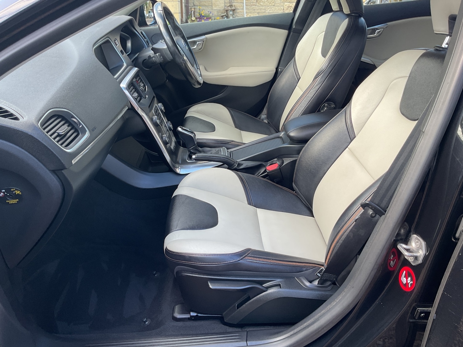 Used Volvo V40 2015 for sale - 78210465: Photo 13