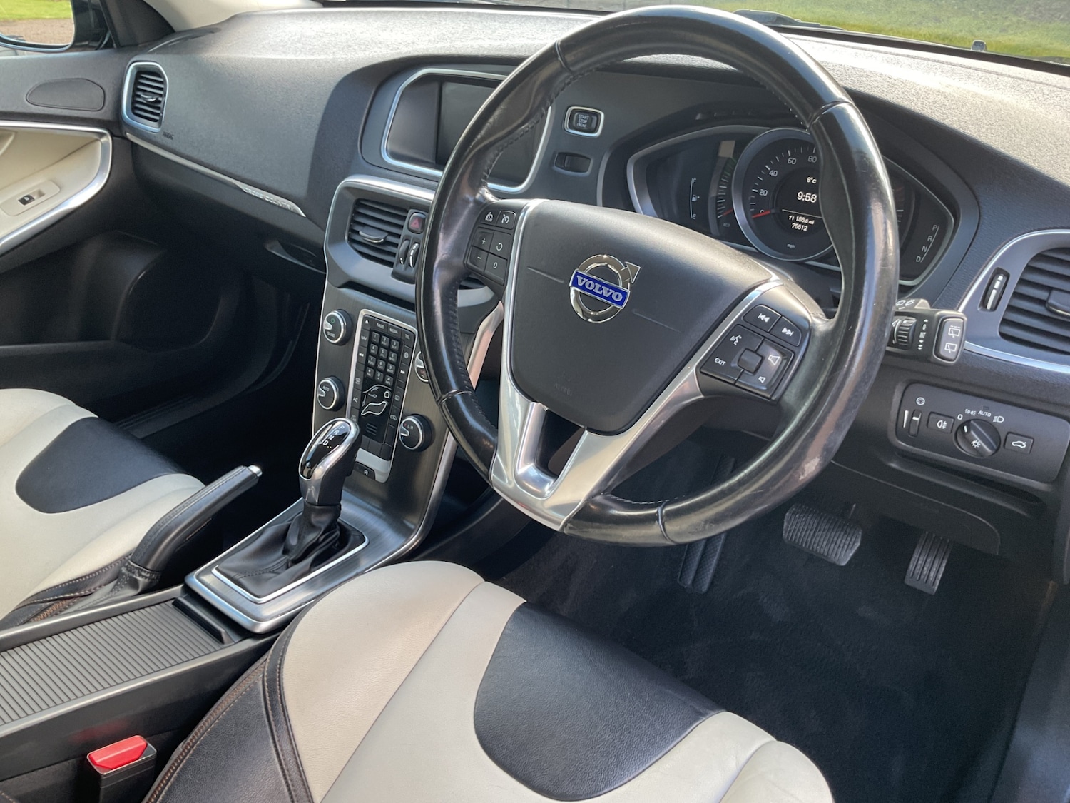 Used Volvo V40 2015 for sale - 78210465: Photo 14