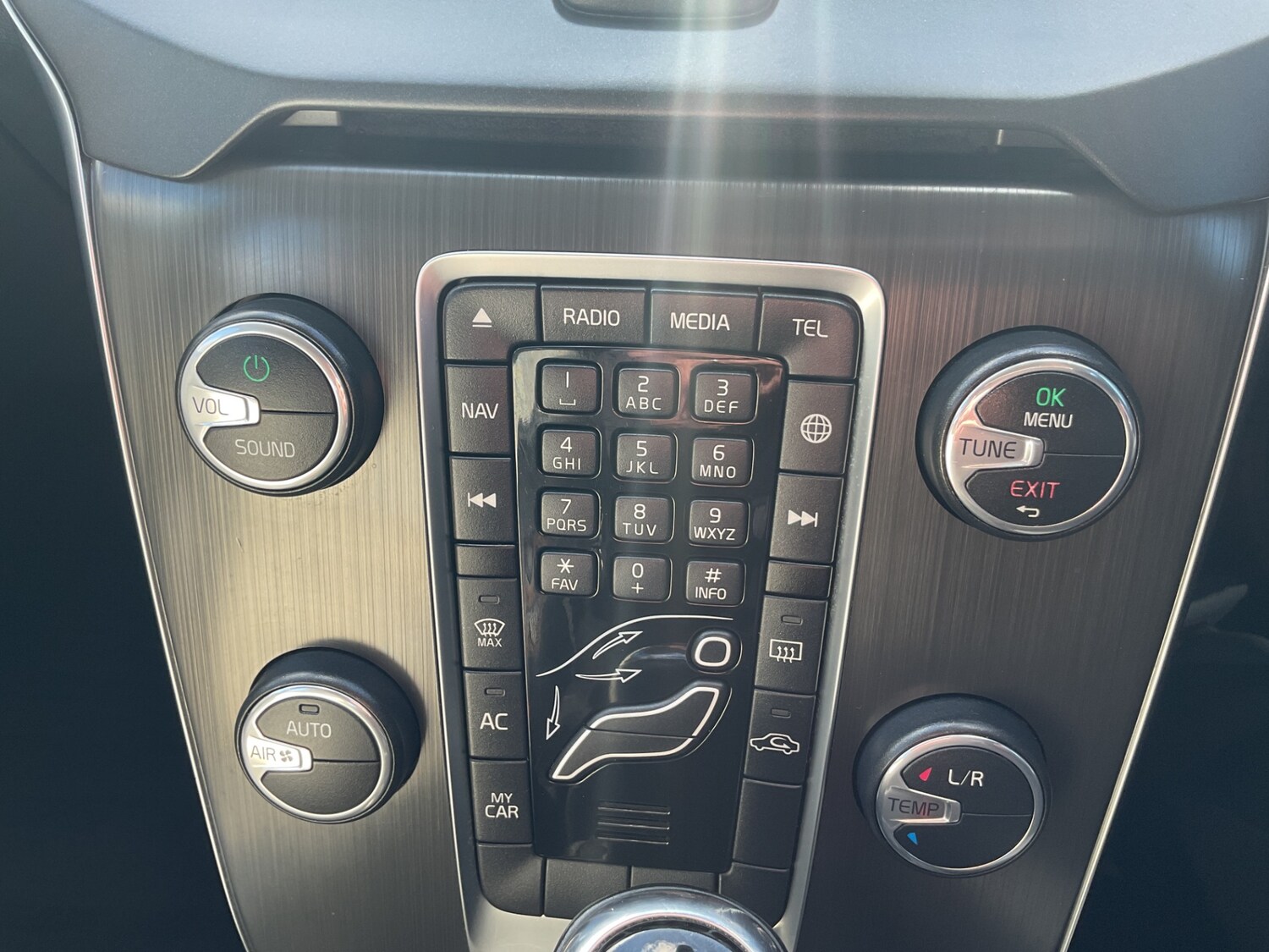 Used Volvo V40 2015 for sale - 78210465: Photo 23