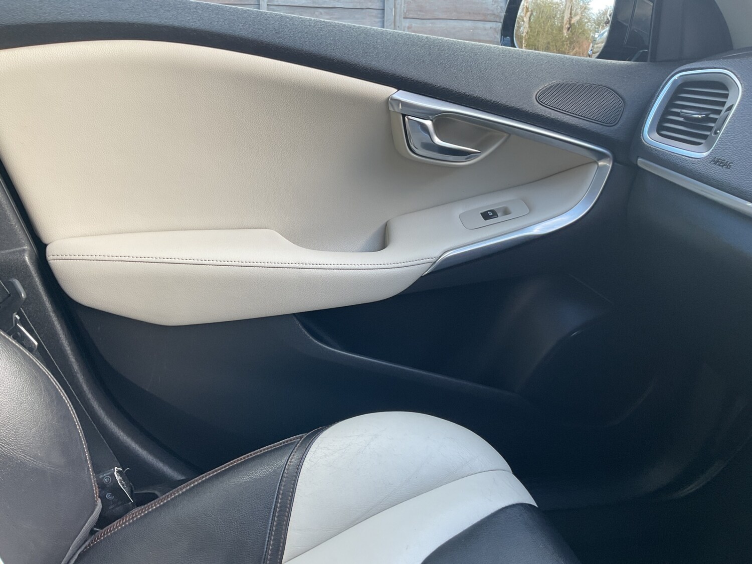 Used Volvo V40 2015 for sale - 78210465: Photo 29