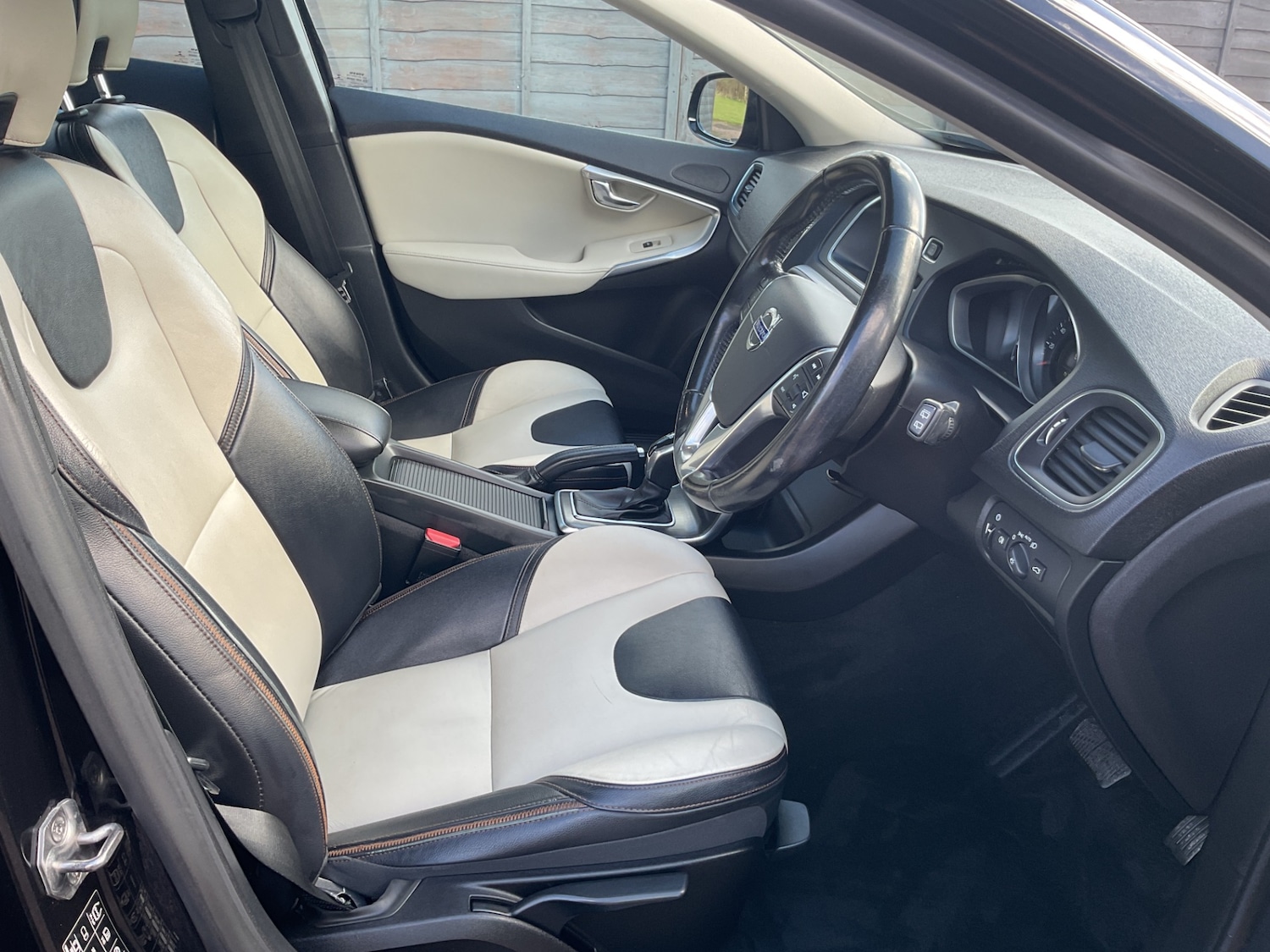 Used Volvo V40 2015 for sale - 78210465: Photo 7