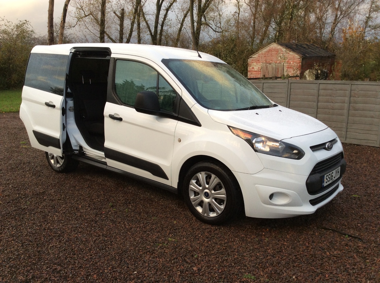 Used Ford Tourneo Connect 2016 for sale - 76428141: Photo 3