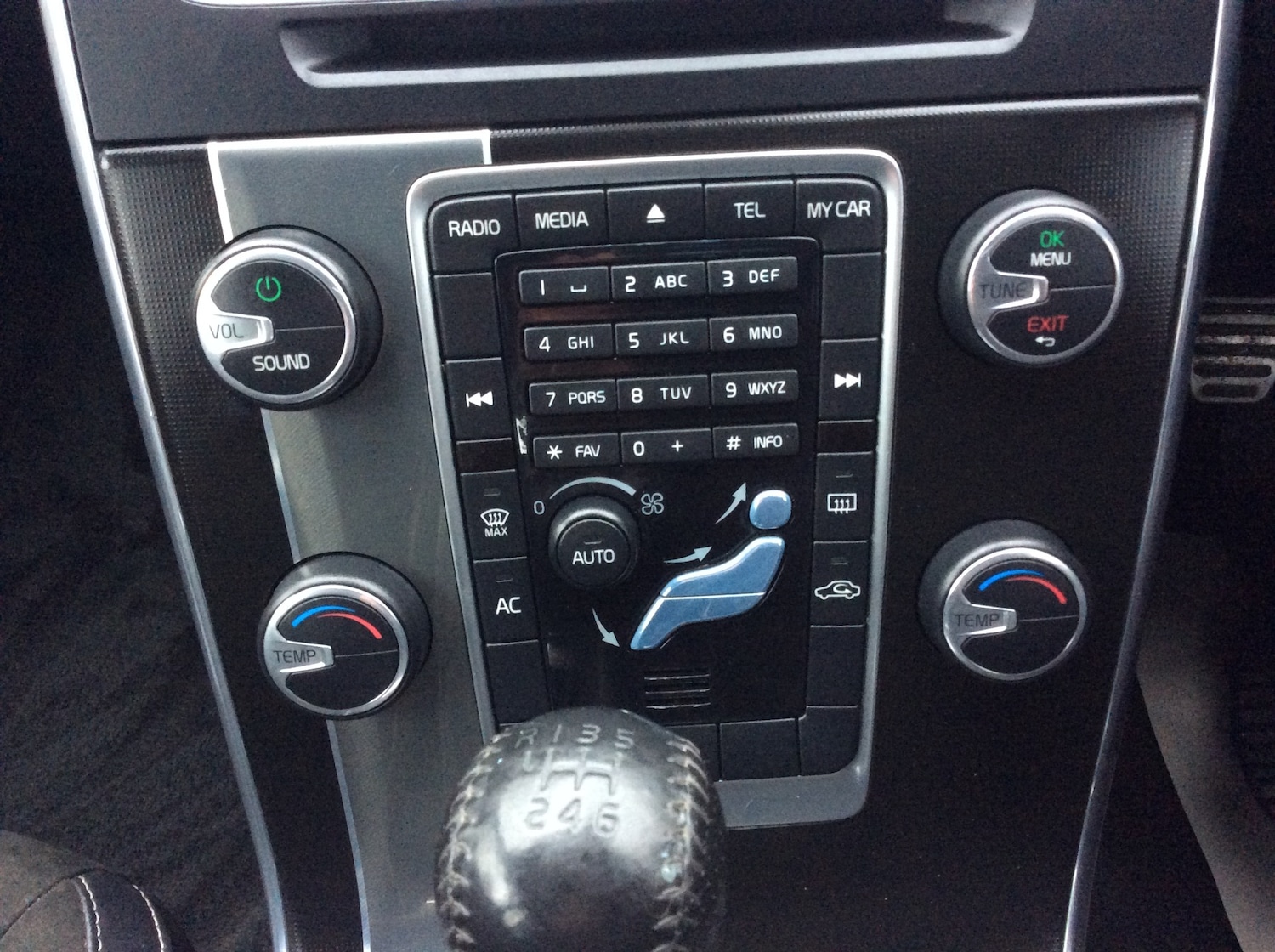 Used Volvo V60 2013 for sale - 76611202: Photo 25