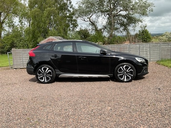 Used Volvo V40 2019 for sale - 78669238: Photo