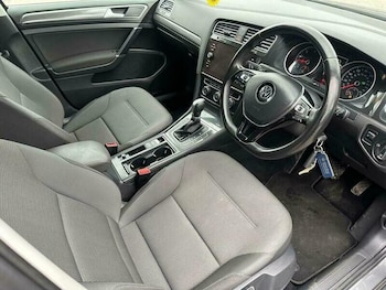 Used Volkswagen Golf 2017 for sale - 77705373: Photo