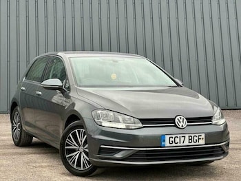 Used Volkswagen Golf 2017 for sale - 77705373: Photo