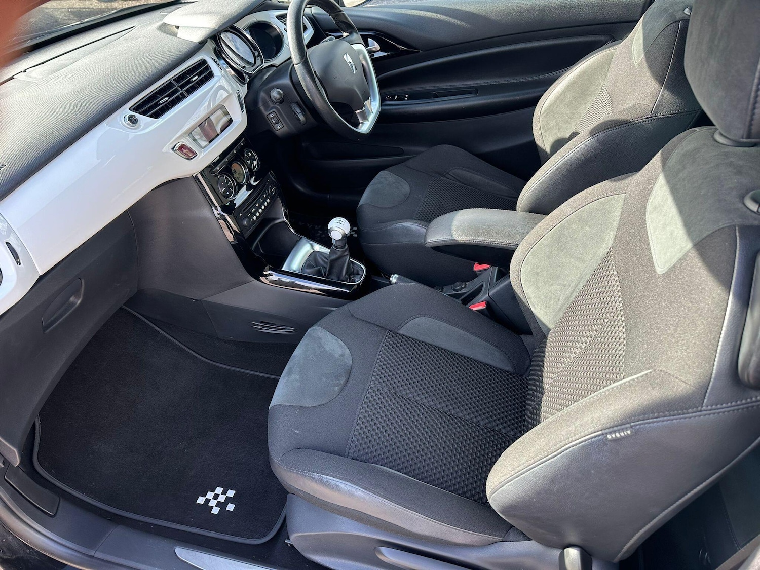 Used Citroen DS3 2015 for sale - 77646849: Photo 36