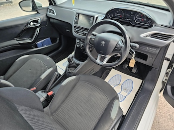 Used Peugeot 208 2015 for sale - 78561435: Photo