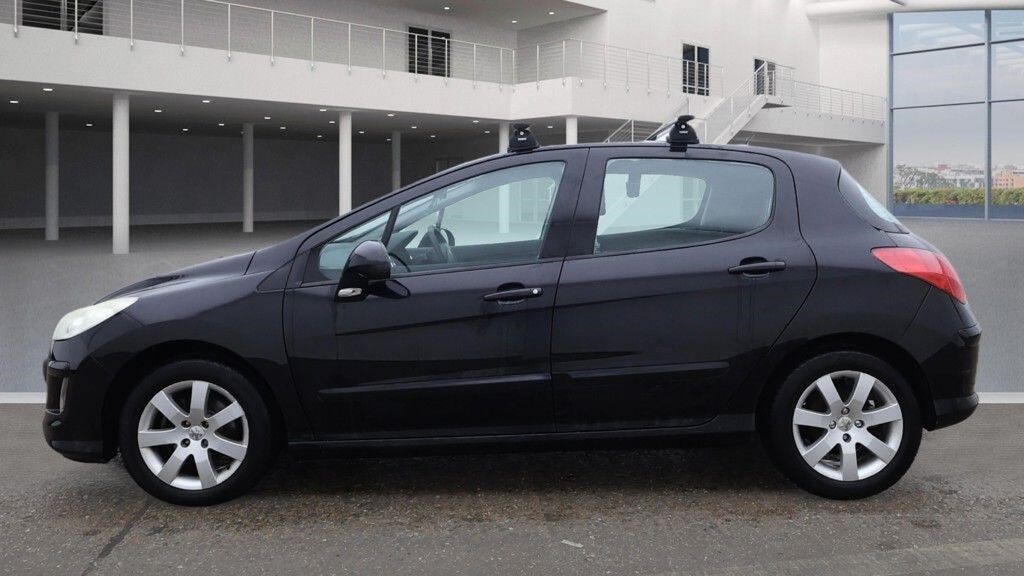 Used Peugeot 308 2010 for sale - 77570379: Photo 10