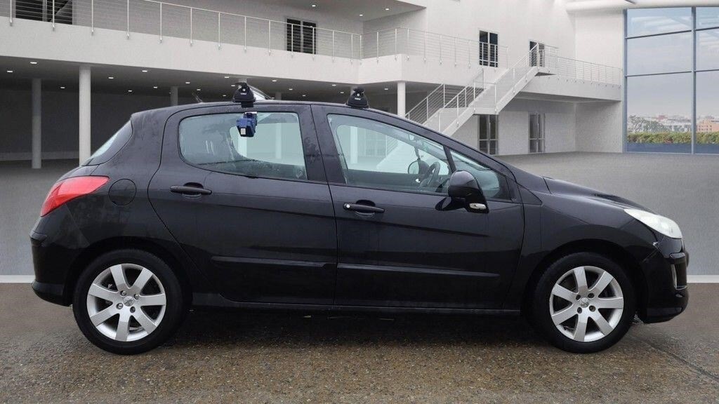 Used Peugeot 308 2010 for sale - 77570379: Photo 11