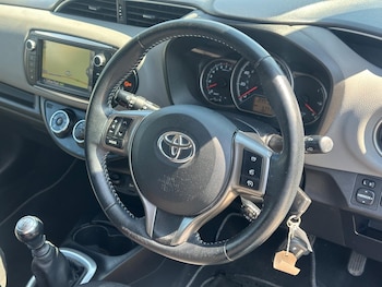 Used Toyota Yaris 2017 for sale - 79180892: Photo