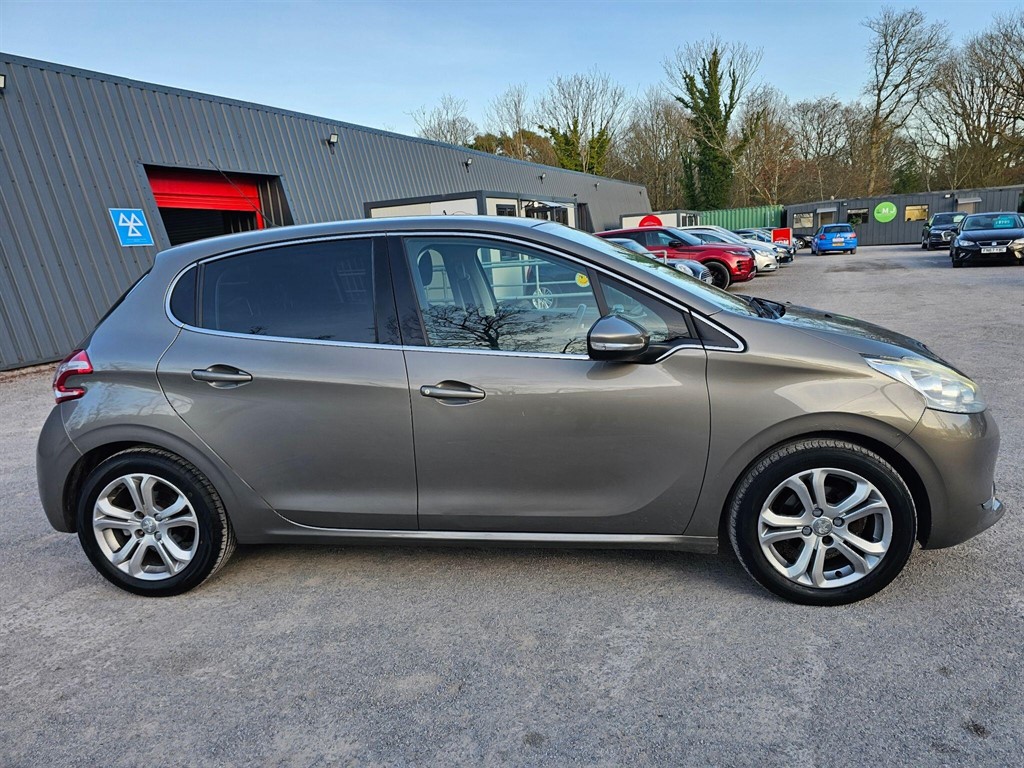 Used Peugeot 208 2013 for sale - 77570377: Photo 13