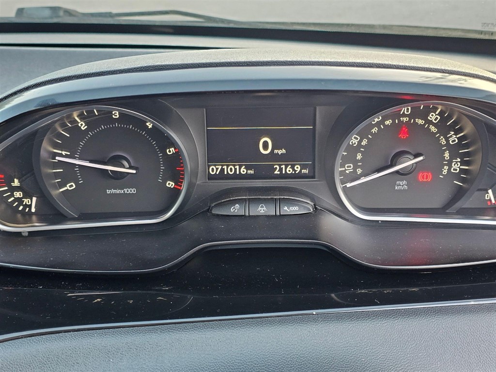 Used Peugeot 208 2013 for sale - 77570377: Photo 19