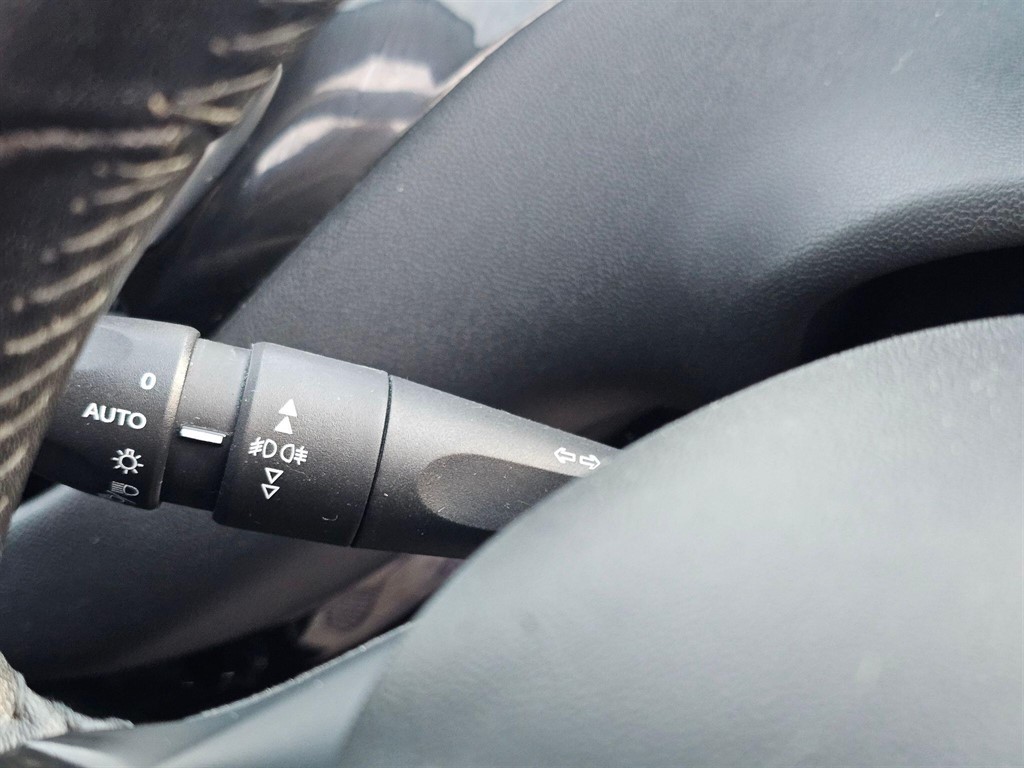 Used Peugeot 208 2013 for sale - 77570377: Photo 24