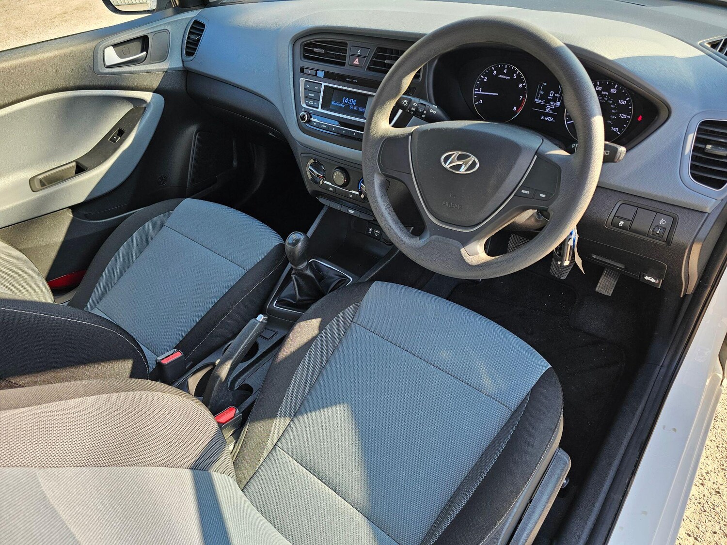 Used Hyundai i20 2017 for sale - 77737507: Photo 2