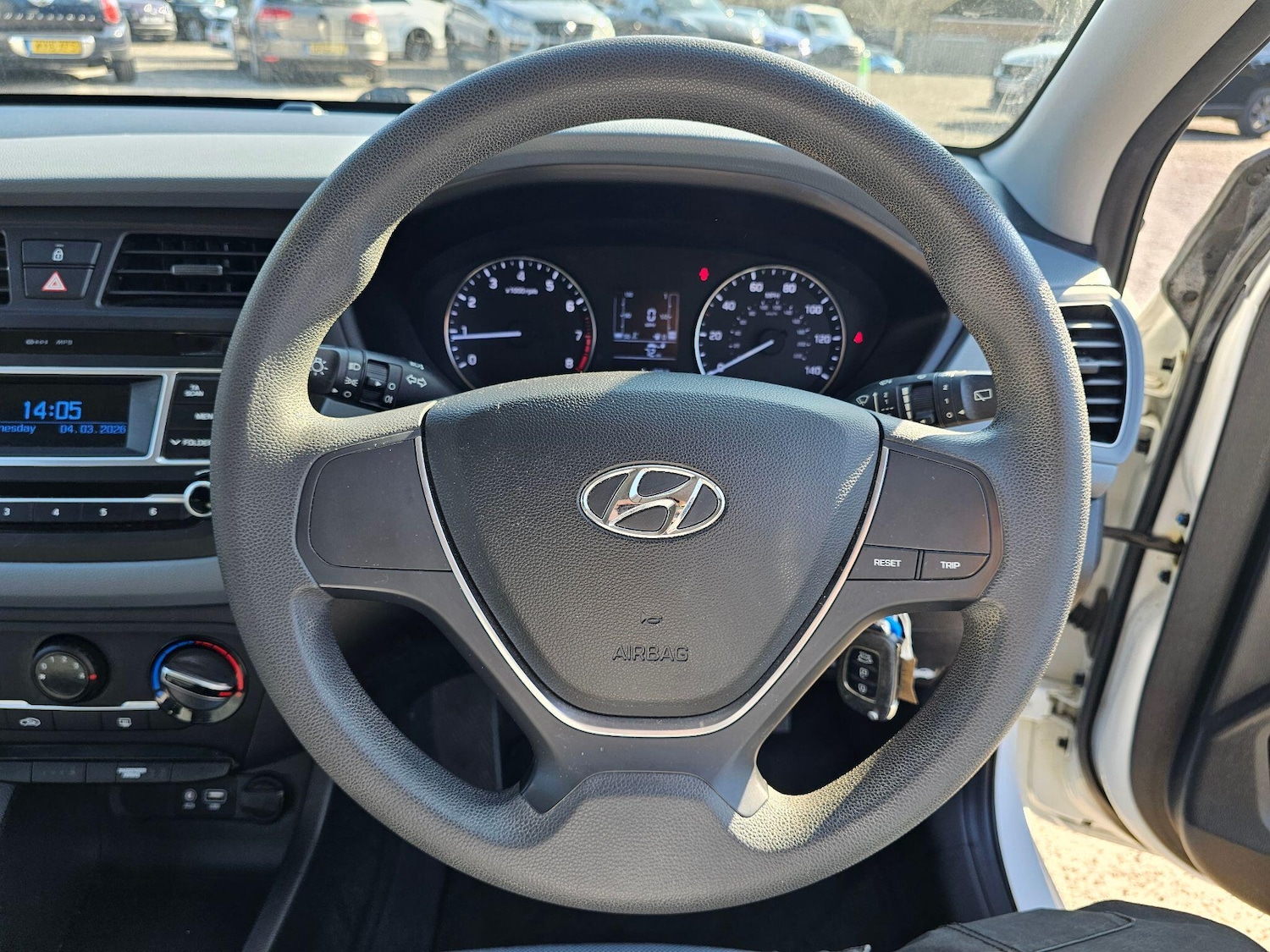 Used Hyundai i20 2017 for sale - 77737507: Photo 4