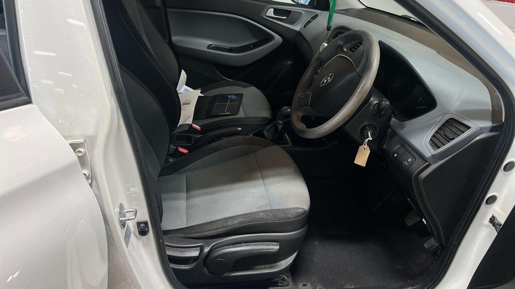 Used Hyundai i20 2017 for sale - 77737507: Photo 9