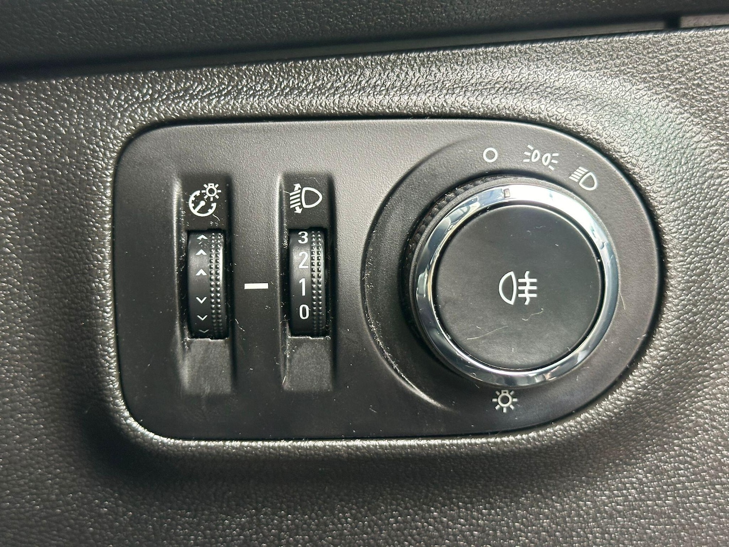 Used Vauxhall ADAM 2015 for sale - 77646232: Photo 24