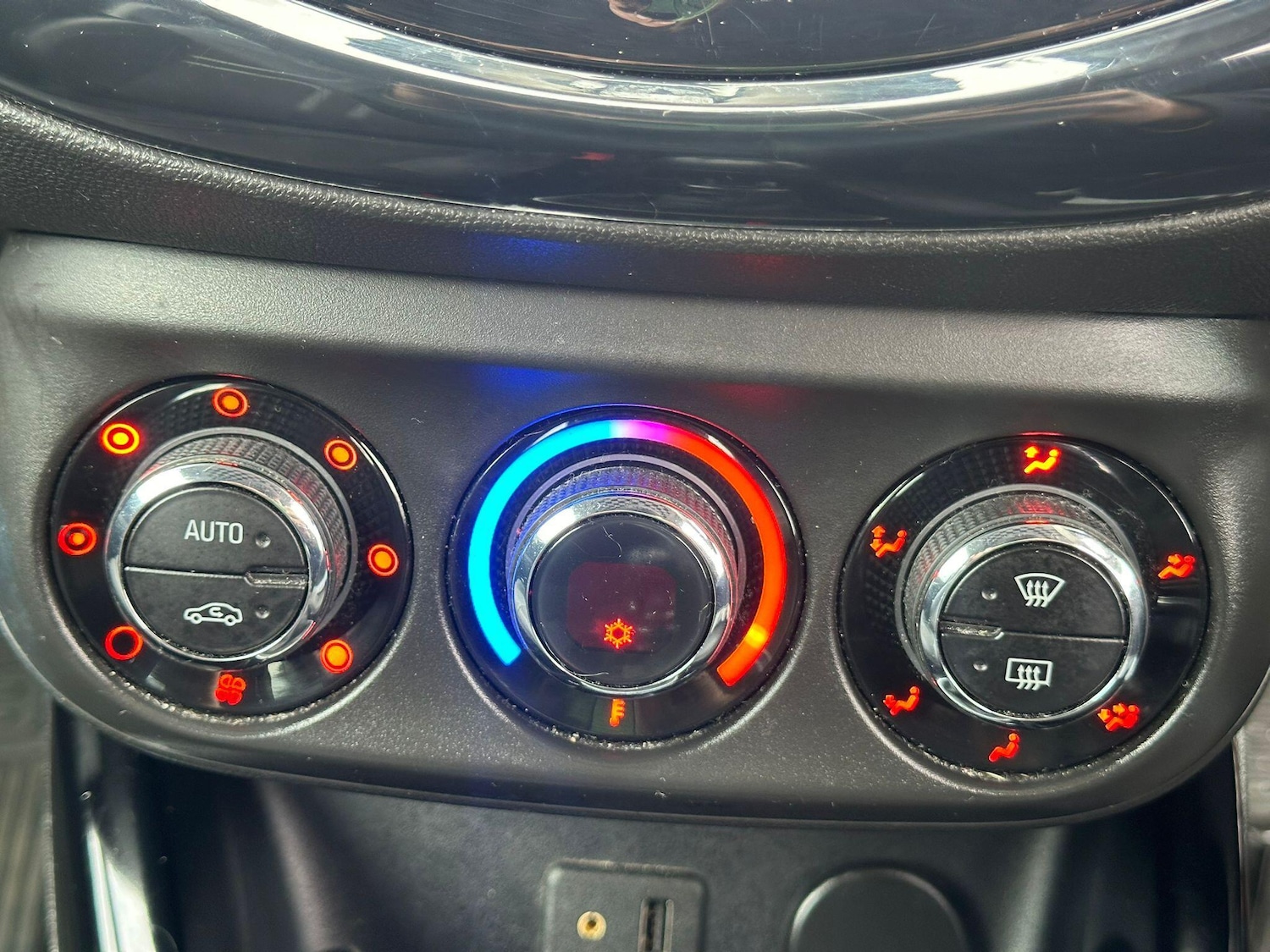 Used Vauxhall ADAM 2015 for sale - 77646232: Photo 27