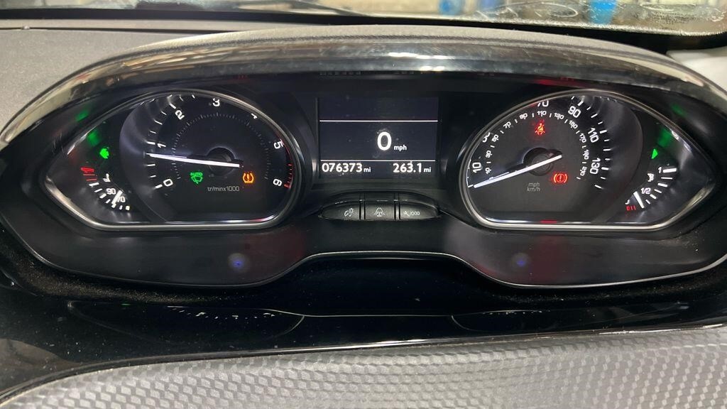 Used Peugeot 2008 2014 for sale - 77570385: Photo 22