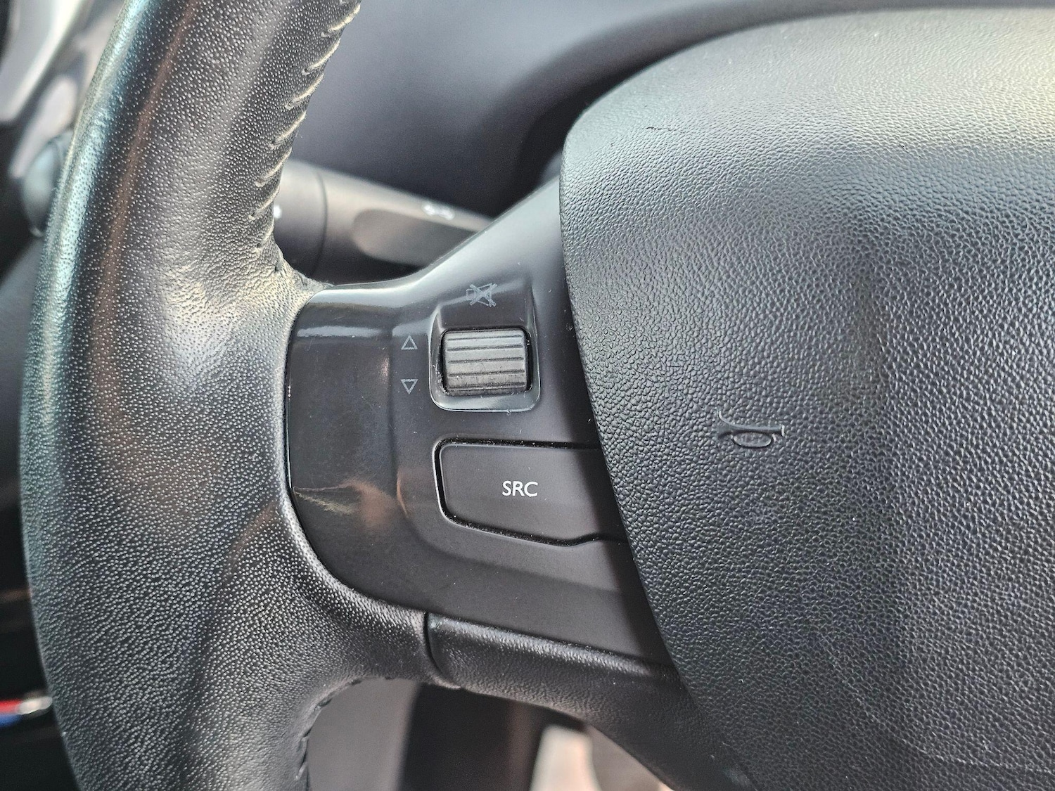 Used Peugeot 208 2013 for sale - 77738108: Photo 21