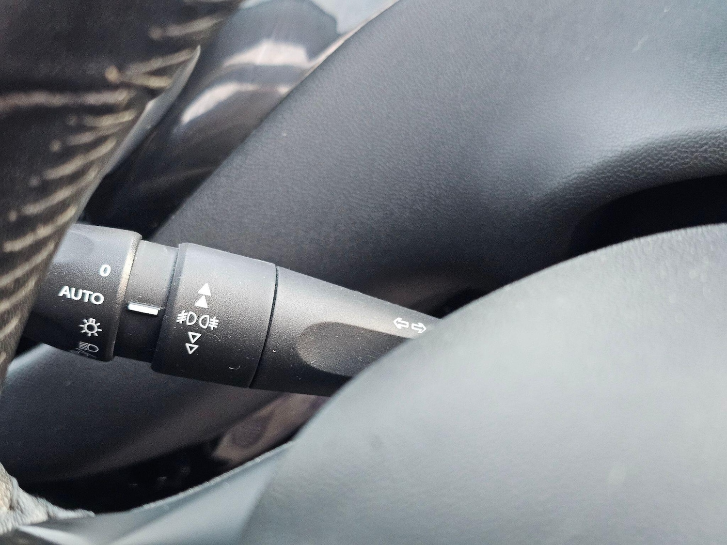 Used Peugeot 208 2013 for sale - 77738108: Photo 24