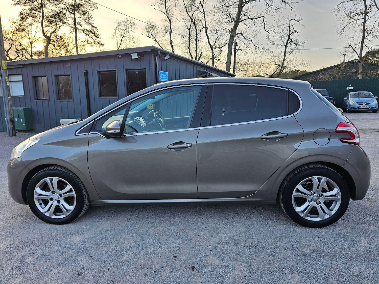 Used Peugeot 208 2013 for sale - 77738108: Photo 9