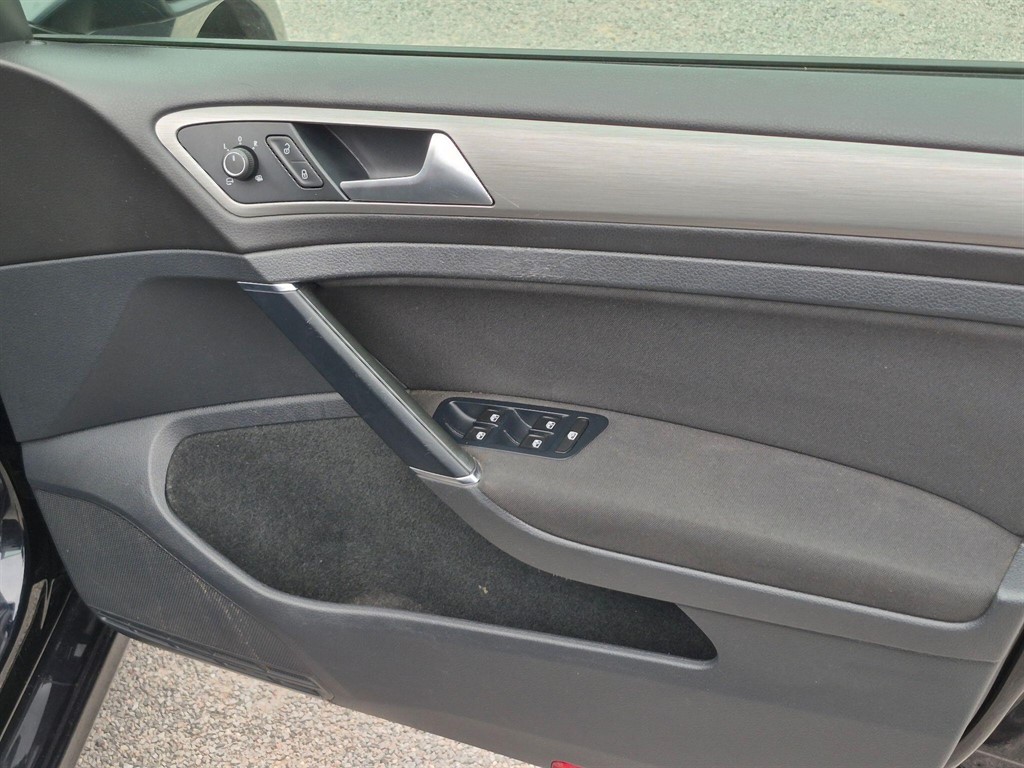 Used Volkswagen Golf 2017 for sale - 77570370: Photo 28