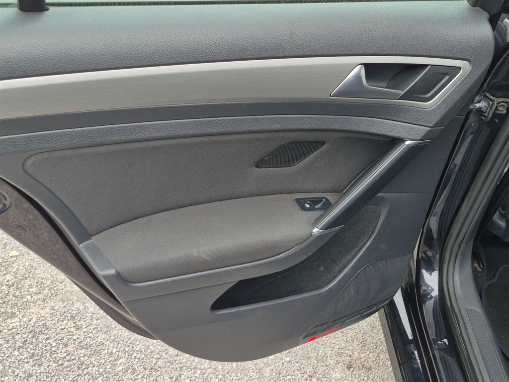 Used Volkswagen Golf 2017 for sale - 77570370: Photo 30