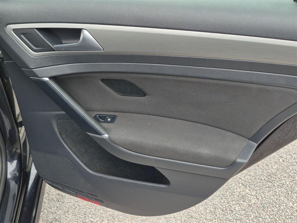 Used Volkswagen Golf 2017 for sale - 77570370: Photo 31