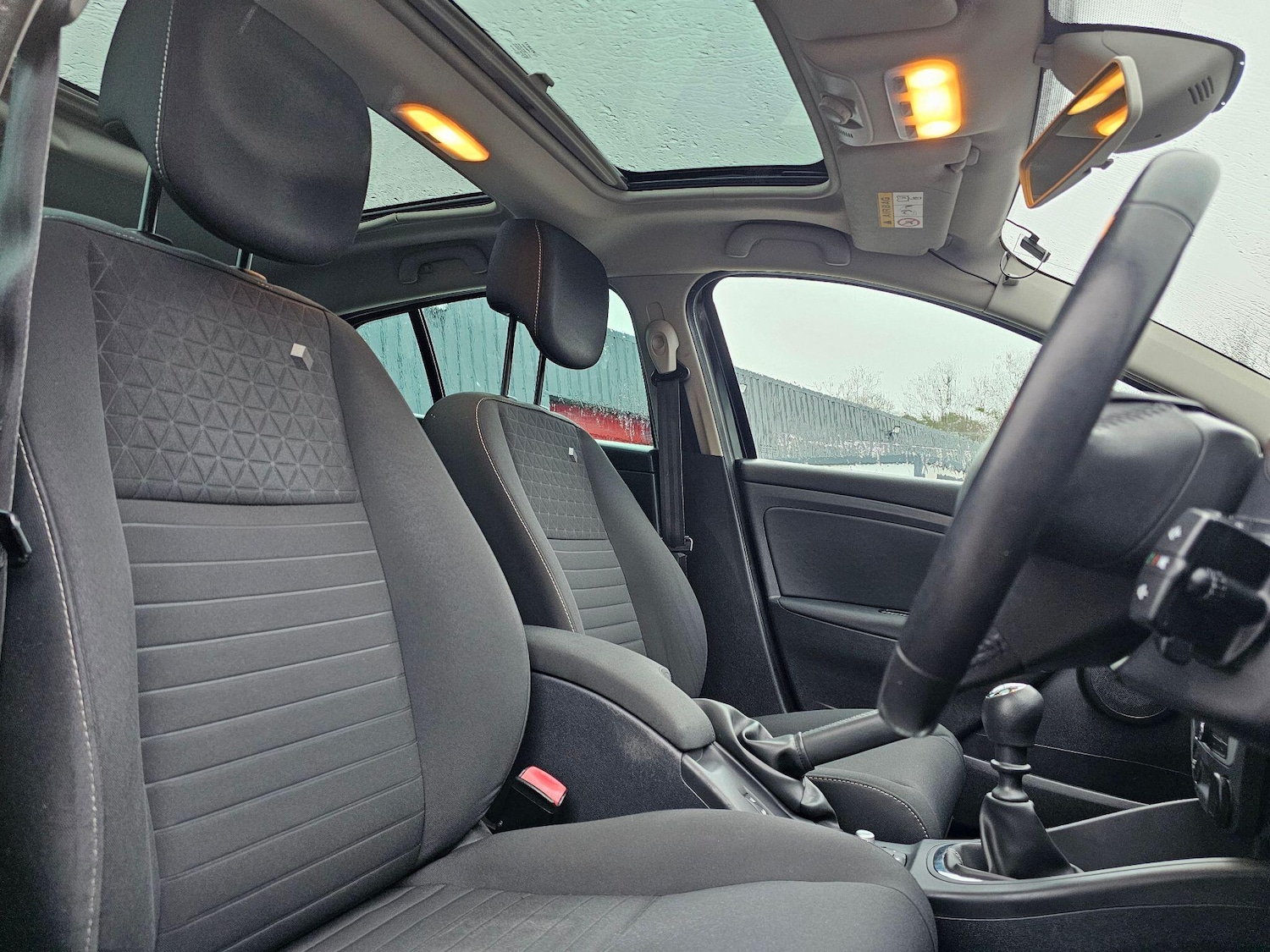 Used Renault Megane 2015 for sale - 77695823: Photo 2