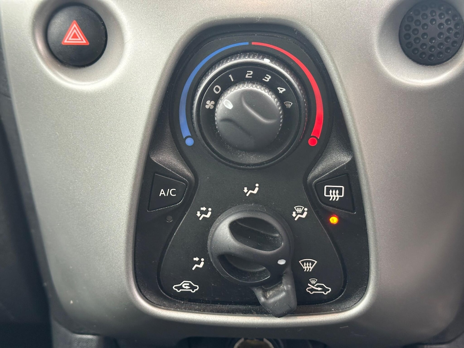 Used Peugeot 108 for sale - 77705152: Photo 28