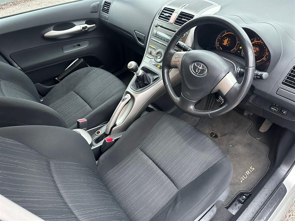 Used Toyota Auris 2008 for sale - 77570374: Photo 2